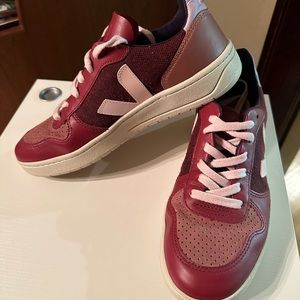 Veja™ V-10 Sneakers in Leather and Pixel